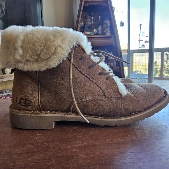 UGG Fleece Lined Bootie Size 8 - Picture 10 of 10